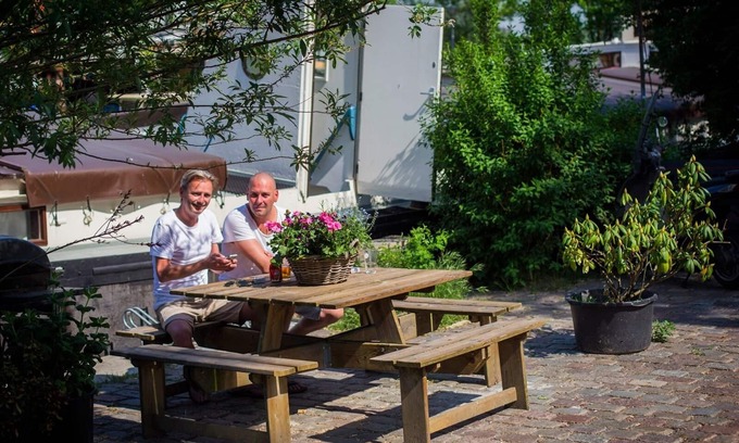 Nieuwmarkt en Lastage Boat Rental | Houseboat Apartment Amsterdam Center