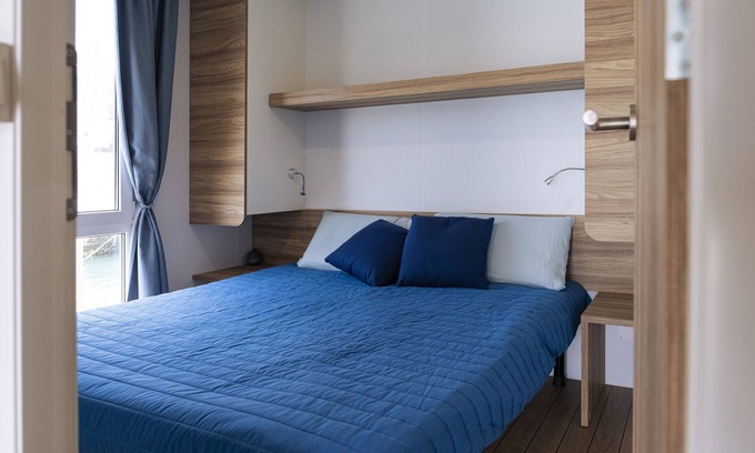 Bisceglie Boat Rental | Houseboat in Bisceglie harbor