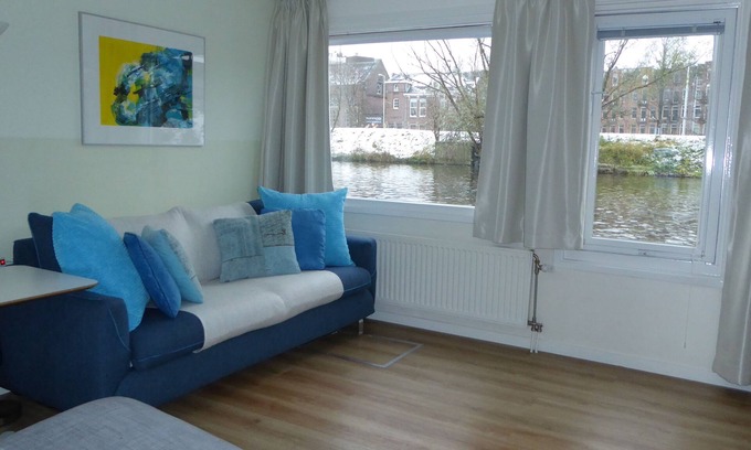 Eastern Docklands Boat Rental | Houseboat In The Center, 5 min walk to Tropical Museum, Free Wifi!