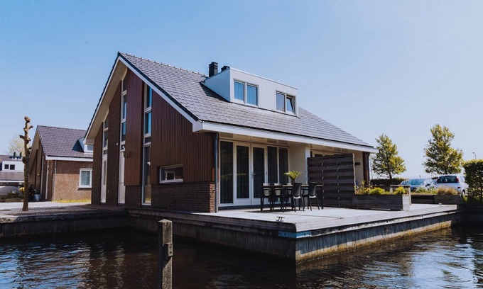 Municipality of Uitgeest House | Houseboat in Waterpark with Private Dock