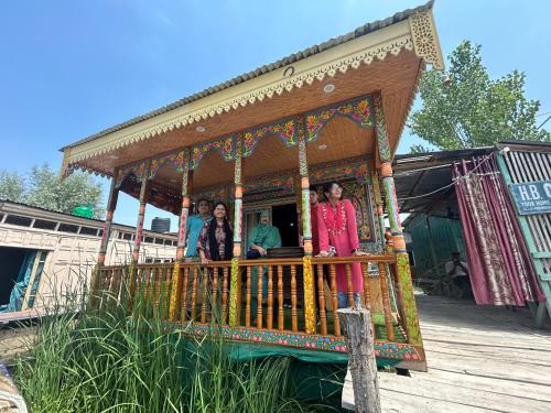 Dal Lake House | Houseboat Kashmir city