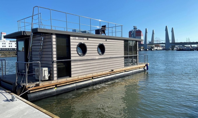 Lundby Boat Rental | Houseboat KUNGSVIKEN with roof terrace in the center of Gothenburg