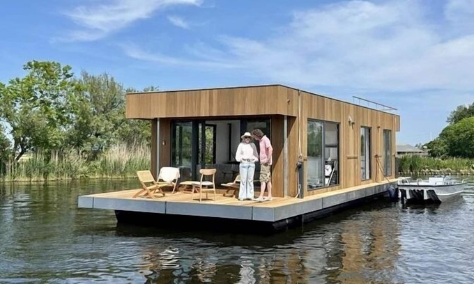 Kaag Boat Rental | Houseboat "Nevel" at the Kagerplassen tender included