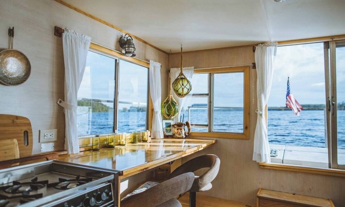 Bremen Boat Rental | Houseboat NOMAD on Lake Pemaquid