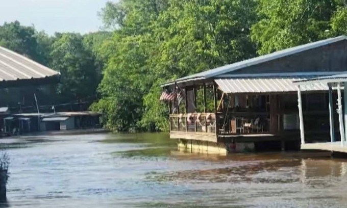 Vancleave Boat Rental | Houseboat on Poticaw Bayou!
