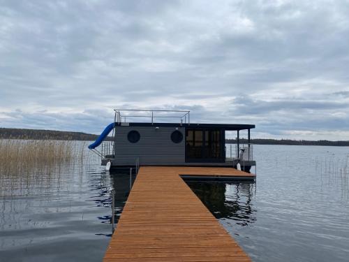 Zlocieniec Apartment | Houseboat Park Wodny Cieszyno