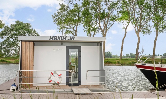 Nieuwpoort Boat Rental | Houseboat with a terrace and stunning views