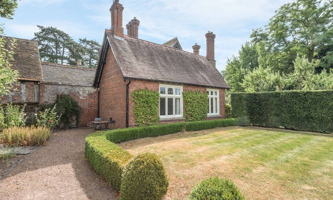 High Ercall Cottage | HOUSEKEEPER'S COTTAGE, character holiday cottage in Meeson