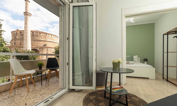 Thessaloniki City Centre Apartment | Houseloft Rotunda Escape