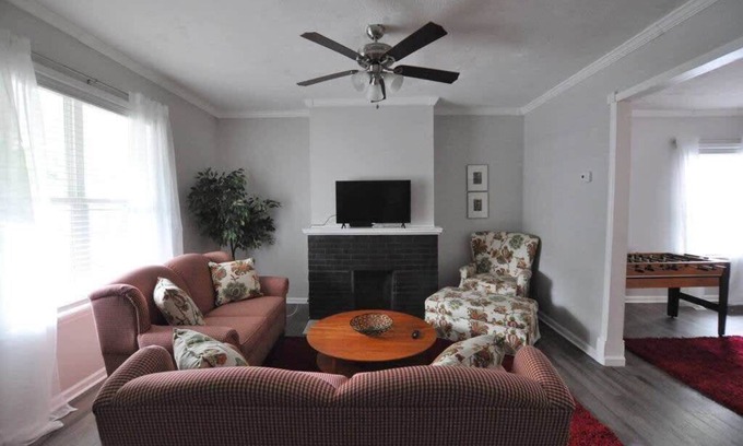 West Columbus House | Housepitality - Franklinton Manor - Spacious