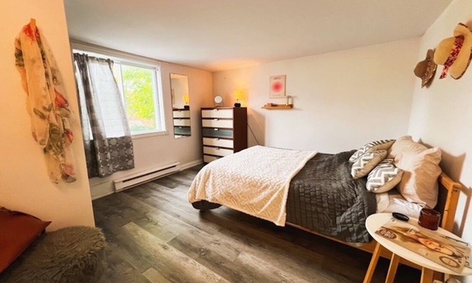 Cote-Saint-Paul House | Housetown - close subway - animal accepted !