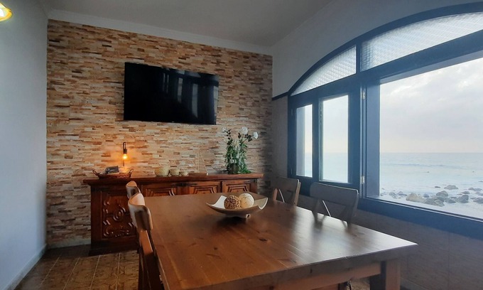 Moya House | Housing on the northeast coast of Gran Canaria, with unbeatable sea views.