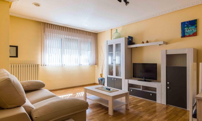 Leon City Centre Apartment | Housingleon- City centre with moto and bikes garage
