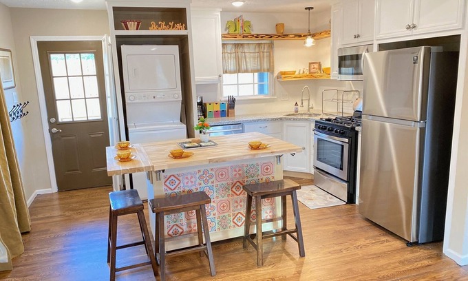 Northside House | Houston Cozy Cottage Home, Dog Friendly Home Gated
