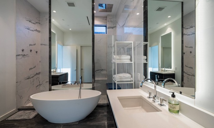 Shady Acres House | Houston Heights Luxury Retreat VII
