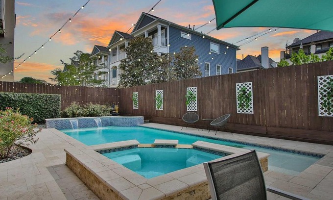 Shady Acres House | Houston Home Near Downtown with Pool and Hot Tub!