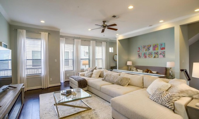 Washington Ave./ Memorial Park House | Houston Home with Rooftop Patio and Downtown Views!