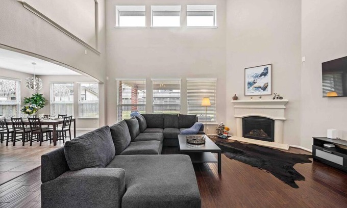Deer Park Apartment | Houston House~Sleeps 16~Arcade Style Game Room