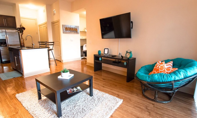 Texas Medical Center Apartment | Houston Modern Apt Pool View NRG DISCOUNTED