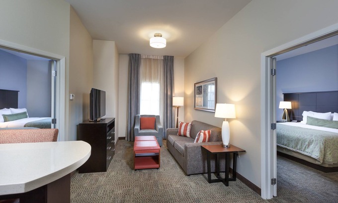 Spring Branch West Condo | Houston's Energy Corridor | Fitness Center + Outdoor Pool + Hot Tub