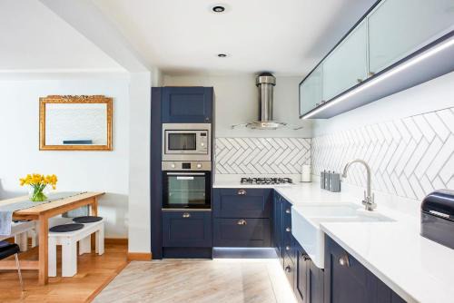 Hove Apartment | Hove Hut Actually - By Brighton Holiday Lets