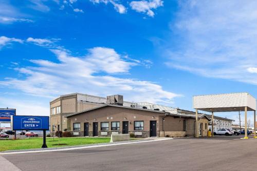 Thunder Bay Hotel | Howard Johnson by Wyndham Thunder Bay