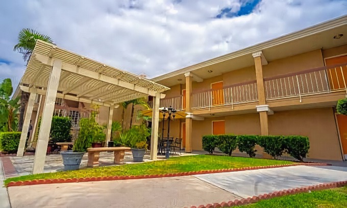 Buena Park Hotel | Howard Johnson by Wyndham Buena Park