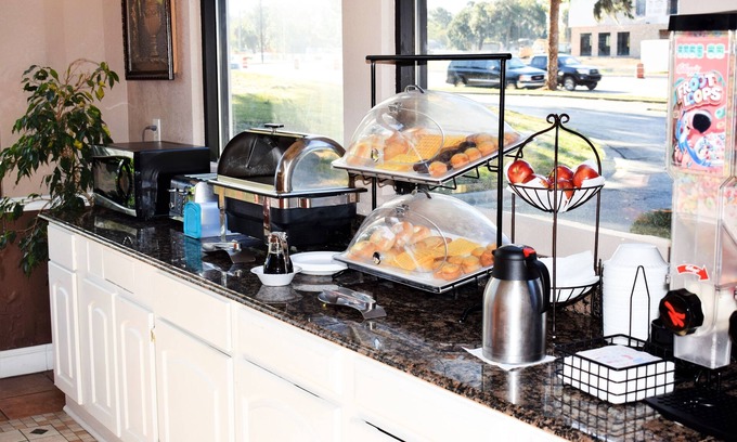 Burton Hotel | Howard Johnson by Wyndham Beaufort/Parris Island