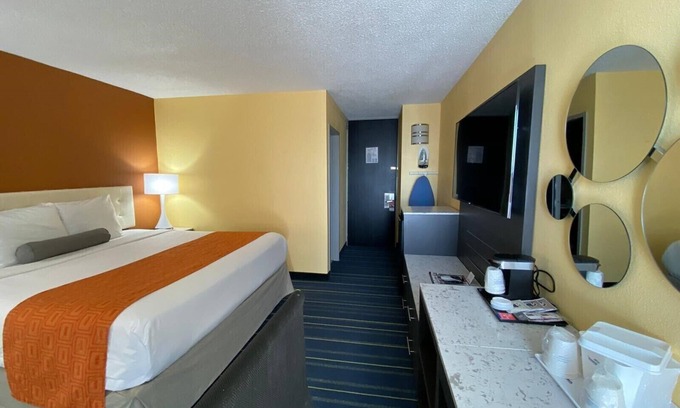 Clifton Hotel | Howard Johnson by Wyndham Clifton NJ