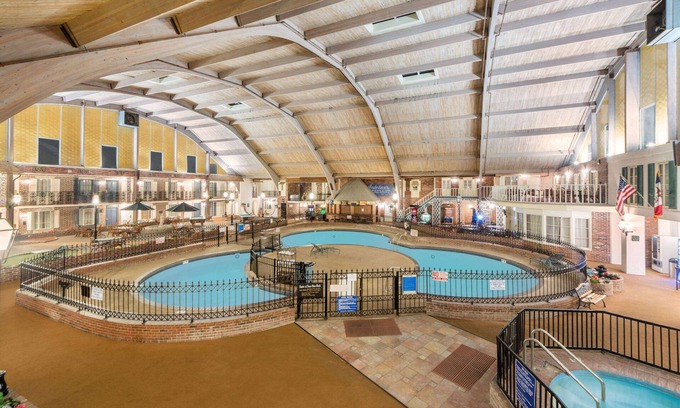 Burlington Hotel | Howard Johnson by Wyndham Burlington