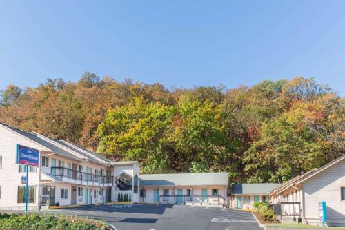 Roseburg Hotel | Howard Johnson by Wyndham Roseburg