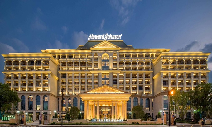Fenghua Hotel | Howard Johnson Maitreya Plaza Xikou