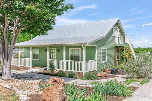 Fredericksburg House | Howdy Haus - Pool Hot Tub Game Room & Glam Room