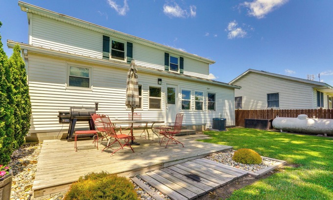 Howe House | Howe Retreat w/Fire Pit + Private Boat Dock!