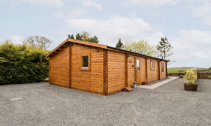 Kendal Cottage | HOWGILL LODGE, pet friendly, with open fire in Kirkby Lonsdale
