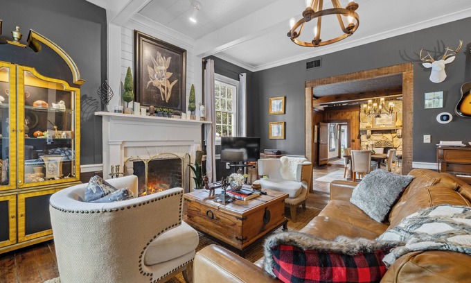 Bellevue House | Hows Manor - Luxury Historic Farmhouse Circa 1840