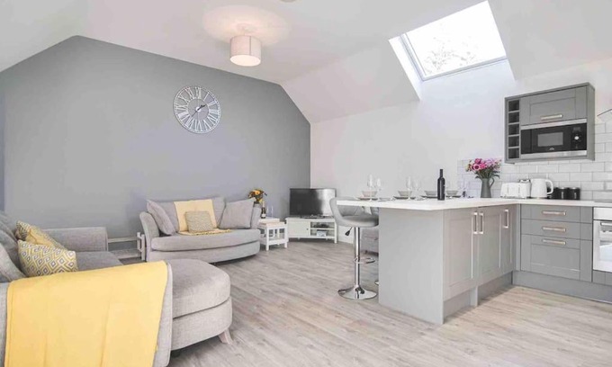 York House | Hoxne Cottages - Poppy Cottage with private hot tub