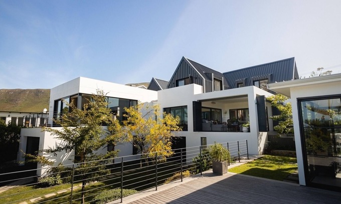 Eastcliff House | Hoy House - Tranquil Luxury at This Coastal Retreat