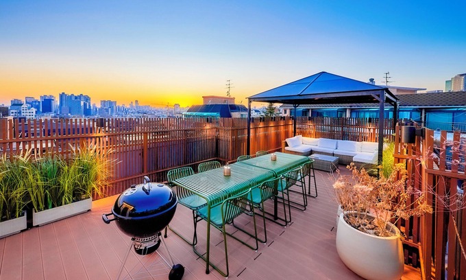 Yongsan-gu House | HT Tailored Service Urban Retreat Gym and Garden