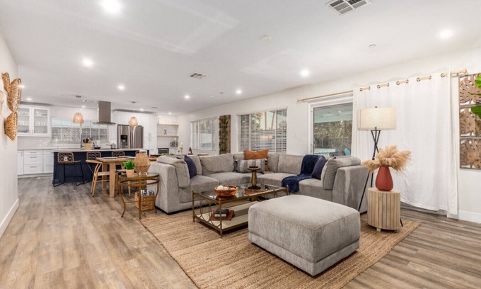 Scottsdale Estates Nine Apartment | HTC1 - 8247 E Roma Ave (4B)