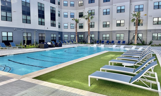 Spring Branch East Condo | HTX LUXURY APARTMENT
