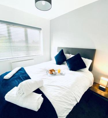 Anlaby Apartment | HU-Thirteen Apt Two- Sleeps 4