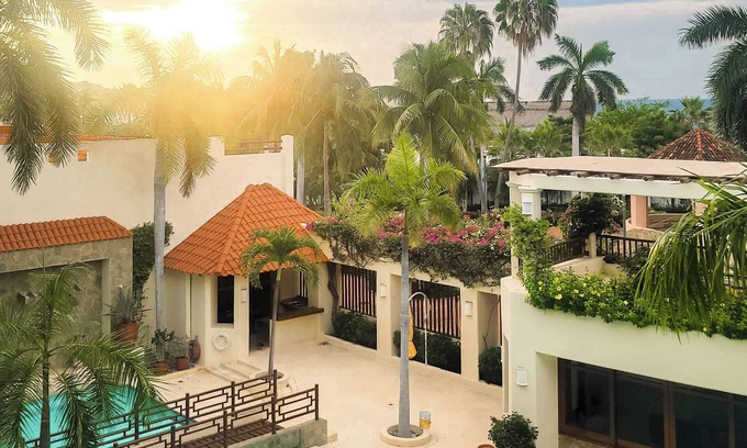 P Chahue Condo | Huatulco beauty in Chahue Bay. Large family condo with ocean and mountain views