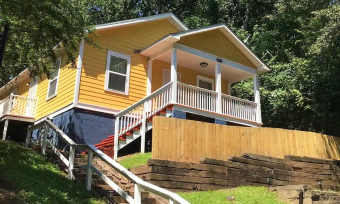 Pittsburgh House | Hubbard Hideaway