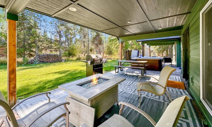Wagon Wheel Apartment | Huckleberry Hideout .