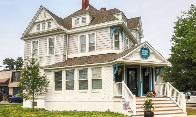 Toms River Bed & Breakfast | Huddy House Bed & Breakfast offers a charming escape to an era gone by