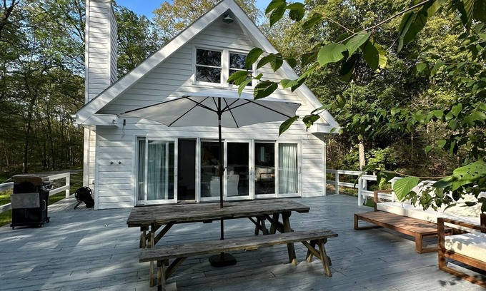 Hollowville Cottage | Hudson NY Country Cottage, Fireplace, Pond, Hot Tub, NYC 2hrs