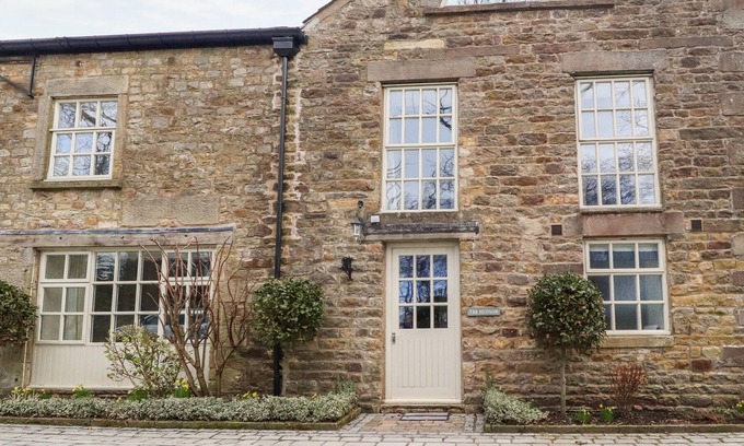 Dolphinholme Cottage | HUDSON, pet friendly, with a garden in Lancaster