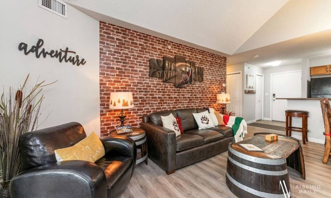 East Kootenay Apartment | Hudson Pointe | Top Floor | Pool | Hot Tub | Gym