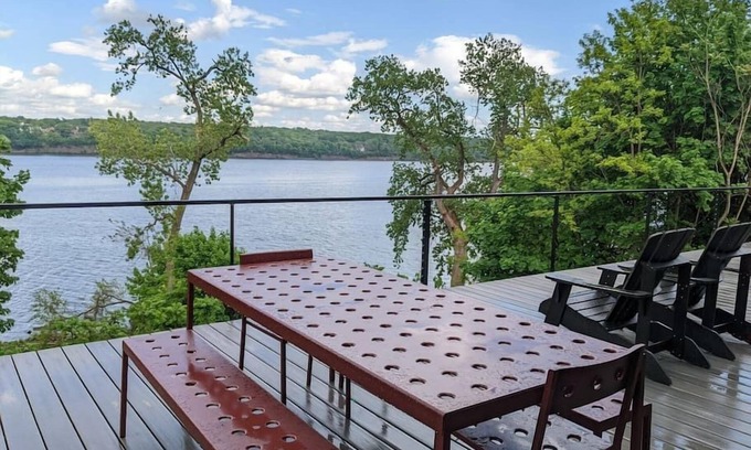 Malden House | Hudson River Cliff House